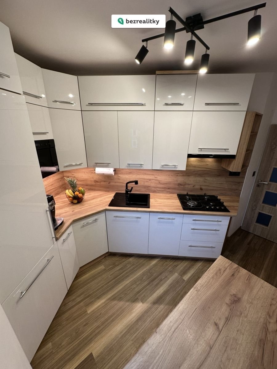 1774184952-sbrmaddval-kuchyn-c4-9b-4