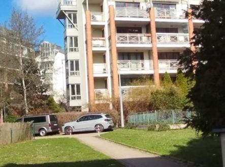 1774430447-xruicdbfxr-pohled-na-d-c5-afm-s-pracovnou-a-observato-c5-99-c3-ad | Prodej bytu, 5+1, 117 m²