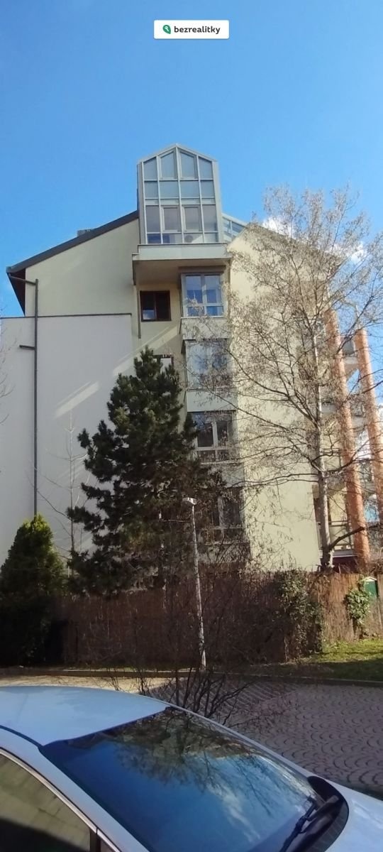 1774430463-sispubwptd-pohled-zvenku-na-pracovnu-a-observato-c5-99