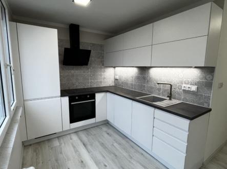 1774867095-vhyzabpois-kuchyn | Prodej bytu, 2+1, 62 m²