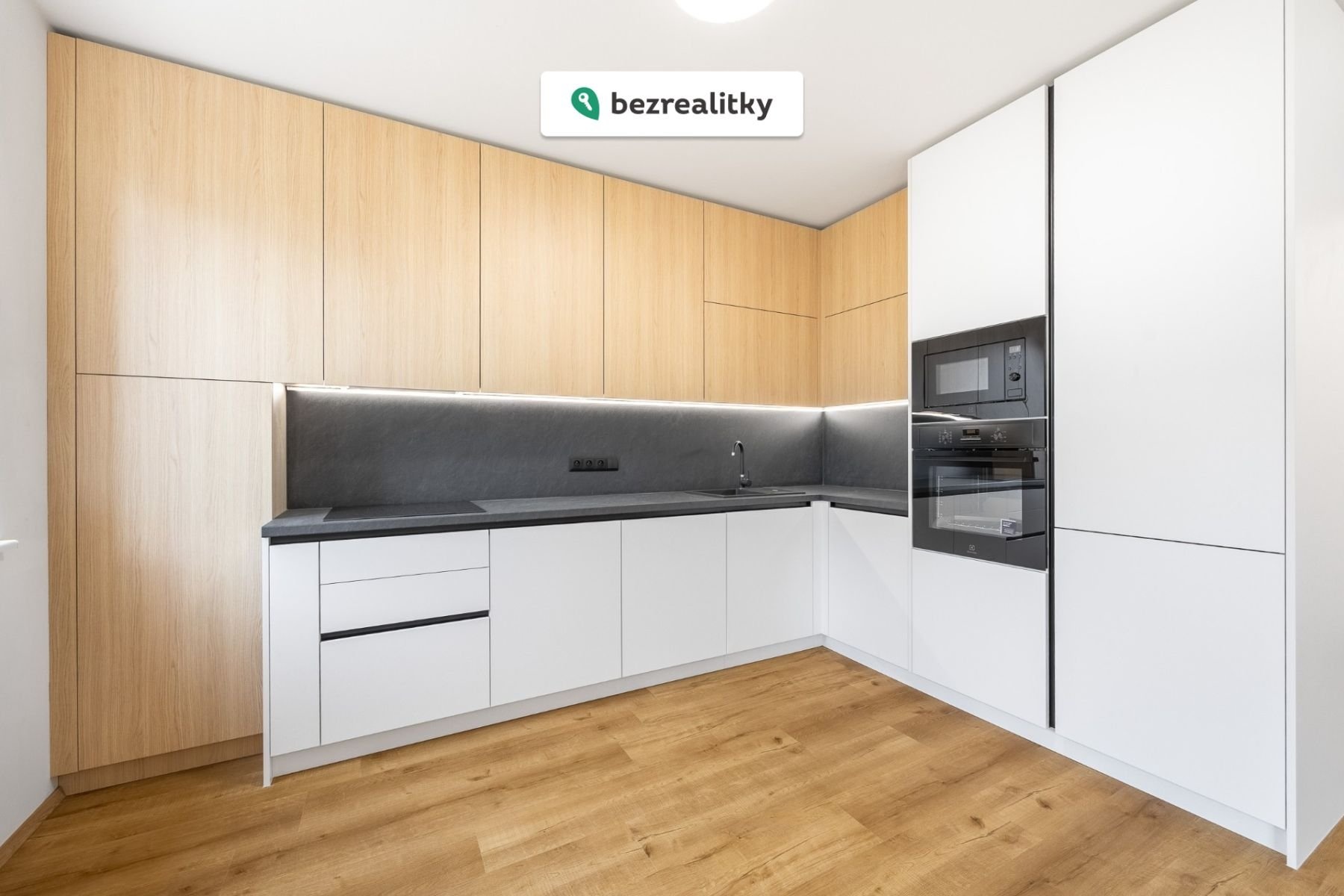 1775455373-zxlnssnisq-8y7a9498-hdr