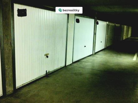 1776459660-raflpzonre-na-c5-a1e-gar-c3-a1-c5-be-2c-c4-8dty-c5-99bodov-c3-bd-z-c3-a1mek-2c-vrata-hlin | Prodej - malý objekt/garáž