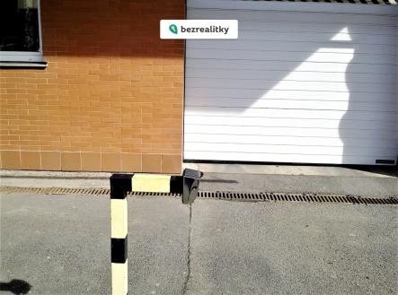 1776421135-klufjxpxgy-zabezpe-c4-8den-c3-bd-vjezd | Prodej - malý objekt/garáž