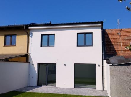 1777009344-vxgdpzaspf-zadn-c3-ad-pohled | Prodej - dům/vila, 141 m²