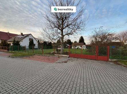 1777034661-qthfndtlbu-luhy-pohled-na-zahradu | Prodej - pozemek pro bydlení, 863 m²