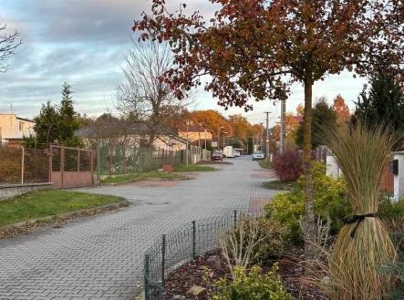 1777034660-cmncvxpgeu-luhy-pozemek-od-c5-99 | Prodej - pozemek pro bydlení, 863 m²