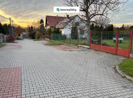 1777034624-uyvhmukpgb-luhy-pohled-od-cesty | Prodej - pozemek pro bydlení, 863 m²