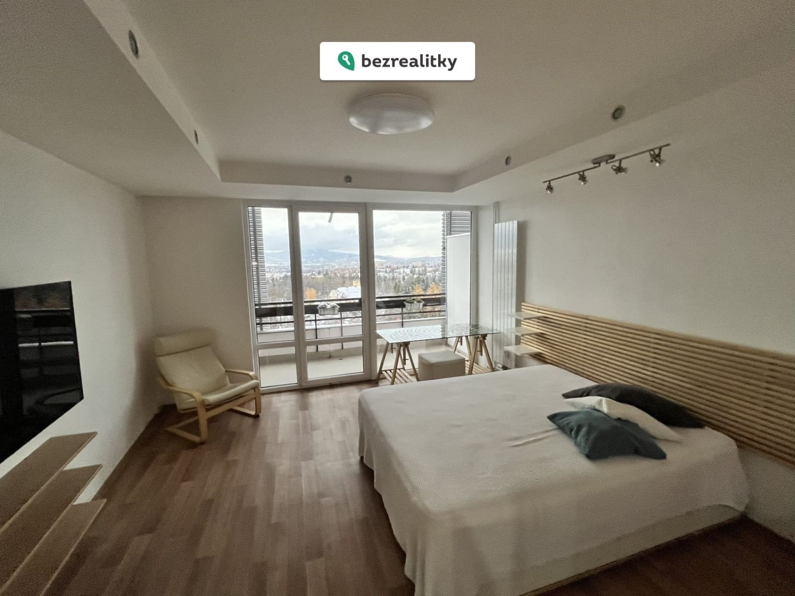 1776790676-ylyhlujyiy-hlavn-c3-ad