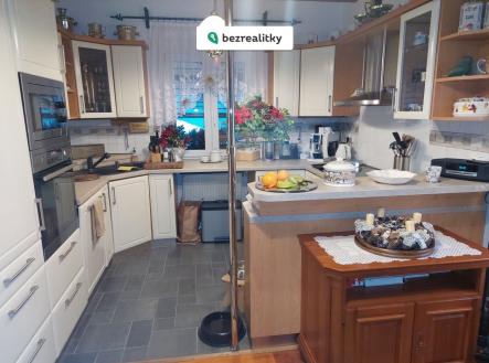 1746906422-fevufnpnos-kuchyn-c4-9b-1 | Prodej - dům/vila, 270 m²