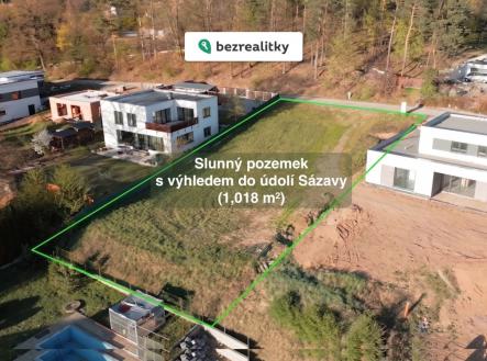 1777864481-ckxityqrgz-01-drone-hero-pozemek-moderni-vily-f-large | Prodej - pozemek pro bydlení, 1 018 m²