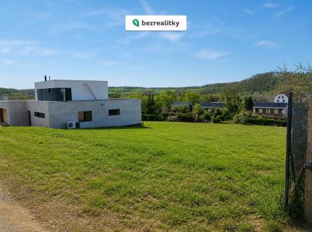 1777724911-ufunozrcgs-02-slunny-pozemek-vyhled-posazavi | Prodej - pozemek pro bydlení, 1 018 m²