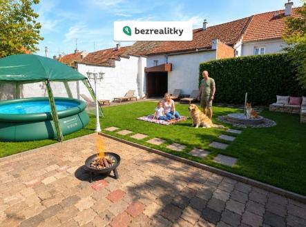 1779049267-vxqxnjwwct-zahrada-se-psam | Prodej - dům/vila, 254 m²