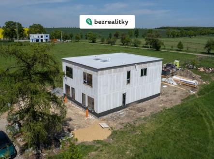 1779261612-yxvnymespb-u86-dum-bok | Prodej - dům/vila, 140 m²