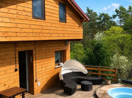 1779356872-a-bright-outdoor-scene-of-a-wooden-cabin-house-dec | Prodej - chata/rekreační objekt, 49 m²