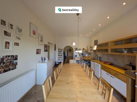 1778615365-jemkwiwrgd-pxl-20260510-110307687 | Prodej - dům/vila, 320 m²