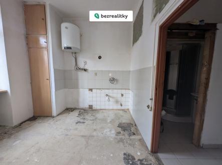 1770659684-uxiqqaadns-kuchan-chodba | Prodej bytu, 1+1, 37 m²