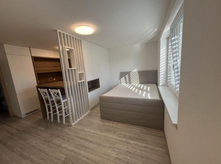 Pronájem bytu, 1+kk, 35 m²