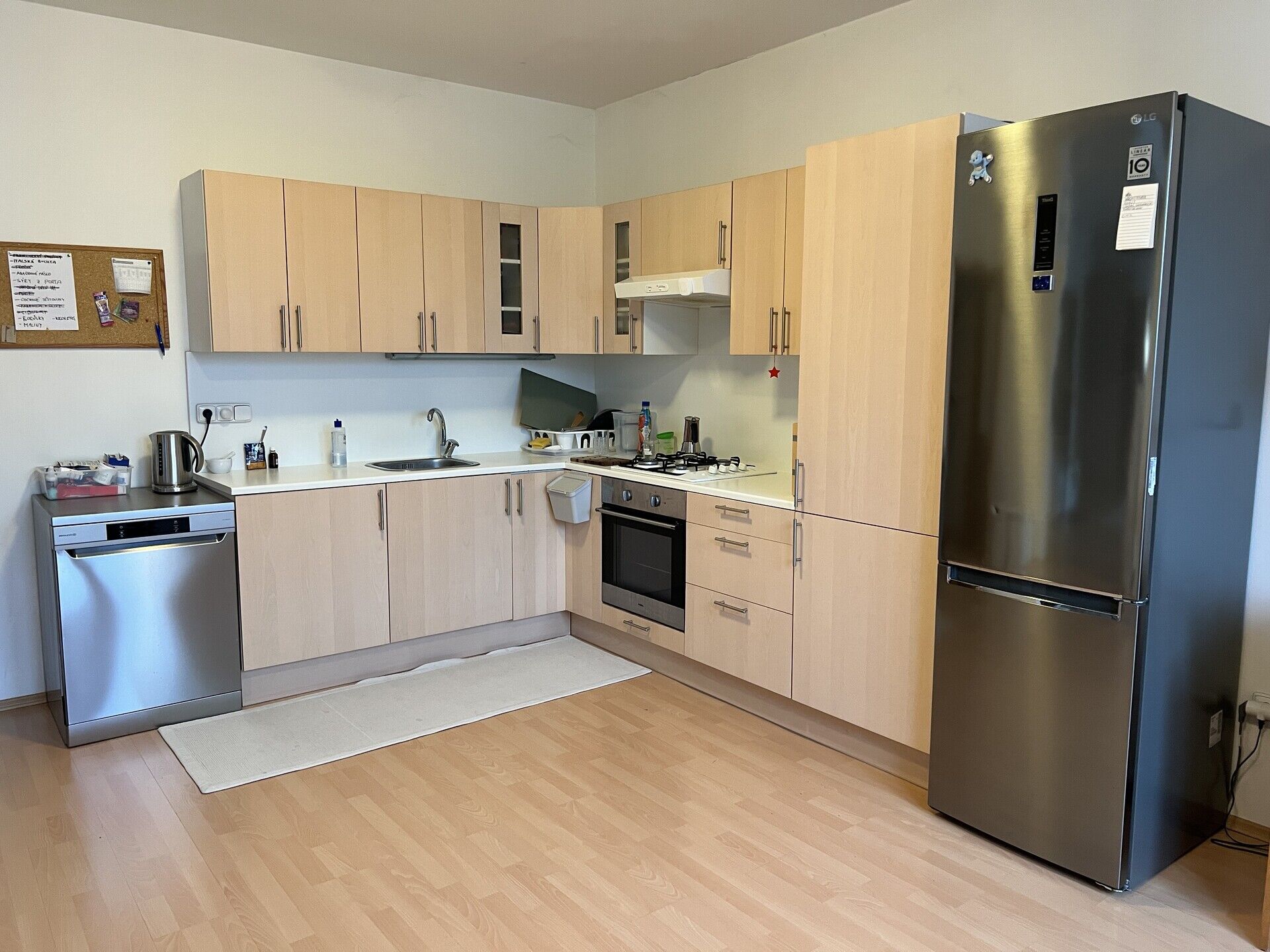 Pronájem prostorného a vzdušného mezonetového bytu 5kk s parkováním na ulici Dukelská třída