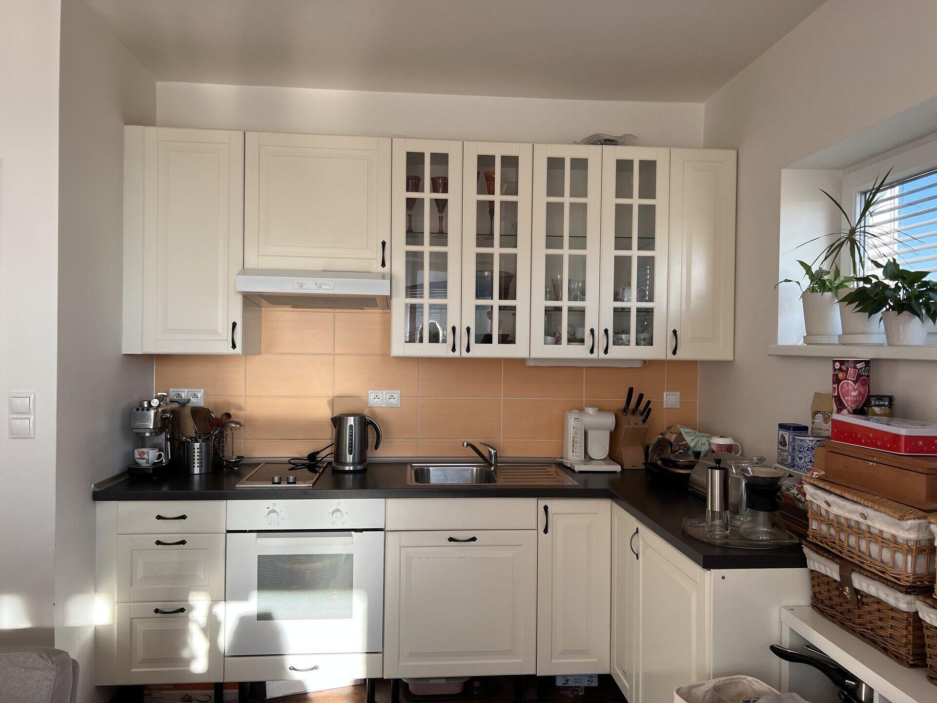 Pronájem prostorného, nevybaveného 2+kk s prostorným balkonem (12 m²) u brněnské přehrady