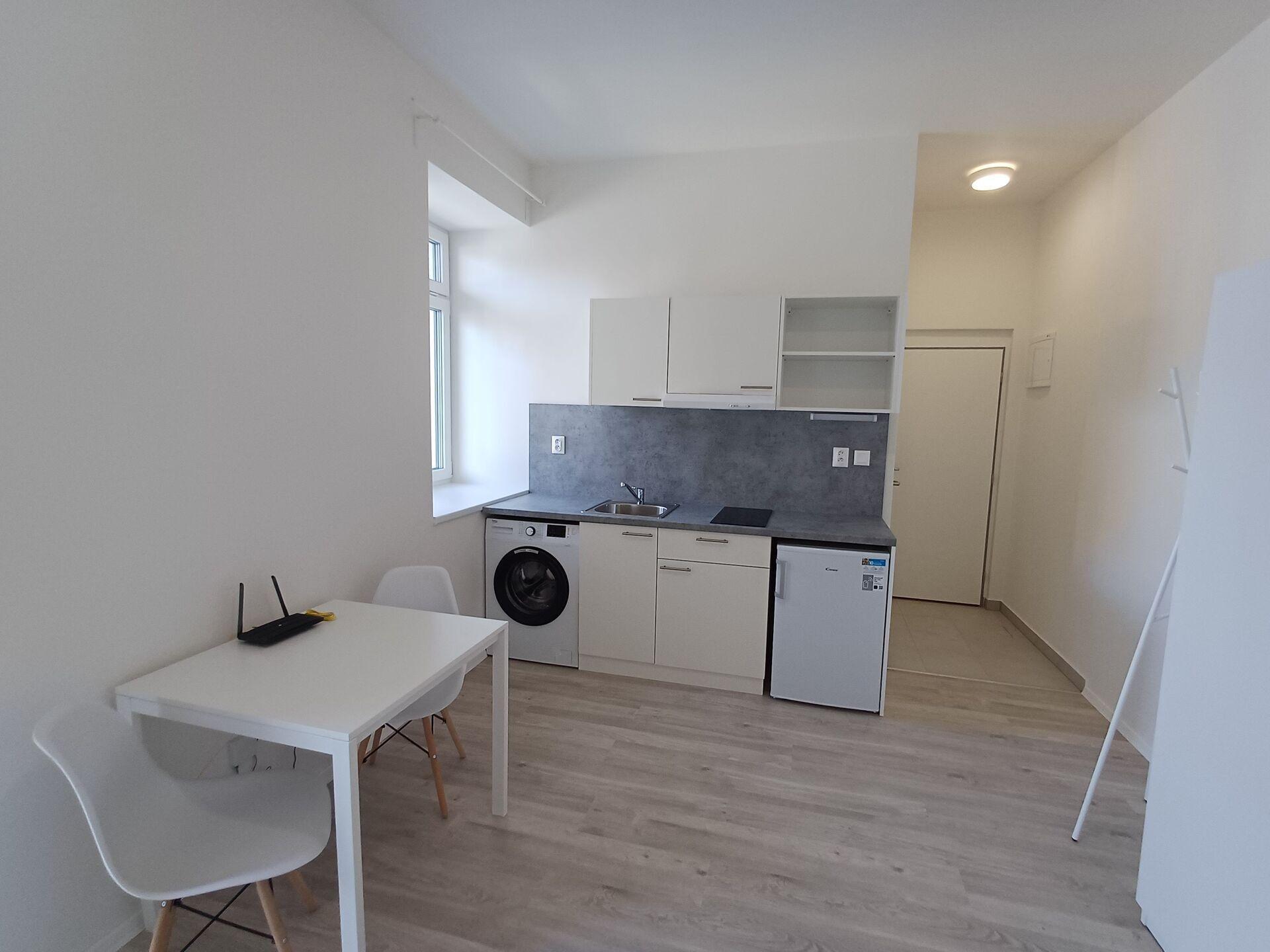 Pronájem krásného vybaveného bytu 1kk s terasou na ulici Dukelská třída