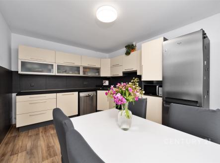   | Prodej - dům/vila, 200 m²