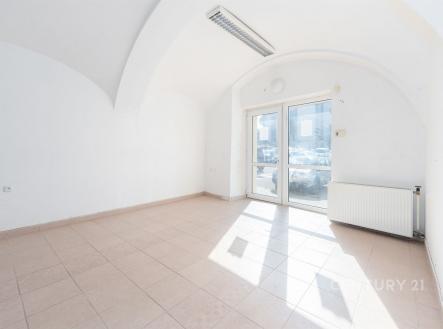 . | Prodej - obchodní prostor, 81 m²