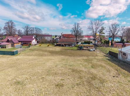 Stavební pozemek v klidné lokalitě, vhodný pro rodinný dům. Rovinatý terén, blízkost infrastruktury, ideální pro investici. | Prodej - pozemek pro bydlení, 1 825 m²