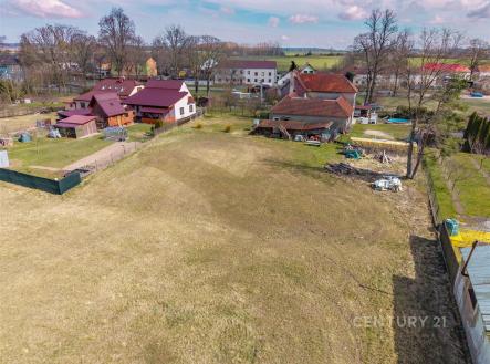 Prázdná stavební parcela na prodej, rovinatý terén, klidná lokalita, ideální pro rodinný dům, blízko přírody i občanské vybavenosti. | Prodej - pozemek pro bydlení, 1 825 m²