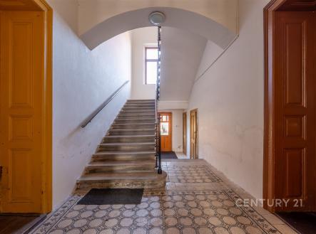 . | Prodej - nájemní dům, 455 m²