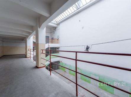 . | Pronájem - skladovací prostor, 1 800 m²