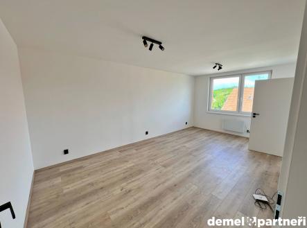whatsapp-image-2025-05-19-at-14.21.18-2.jpeg | Pronájem bytu, 3+1, 85 m²
