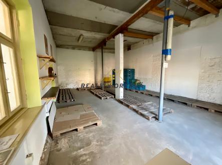 Sklad | Prodej - obchodní prostor, 122 m²