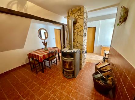 Společná místnost s krbovými kamny | Prodej - dům/vila, 135 m²