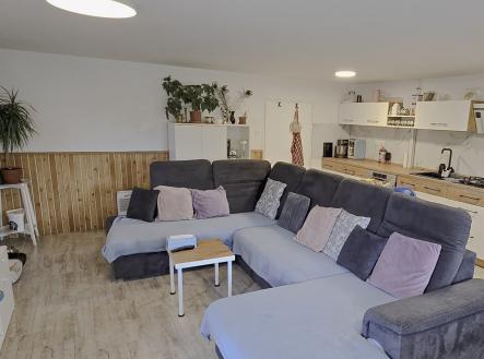 3-5bba0729-984d-420e-a1a2-60b8f5db6c4b.jpg | Prodej - dům/vila, 200 m²