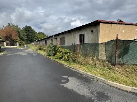 Garáže pohled zezadu | Pronájem - malý objekt/garáž