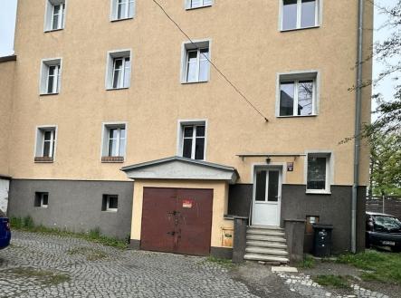 Přední část domu | Prodej bytu, 2+1, 61 m²
