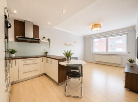 d7a5904e-f106-45e0-a543-fb50666a53b3.jpg | Pronájem bytu, 2+kk, 61 m²