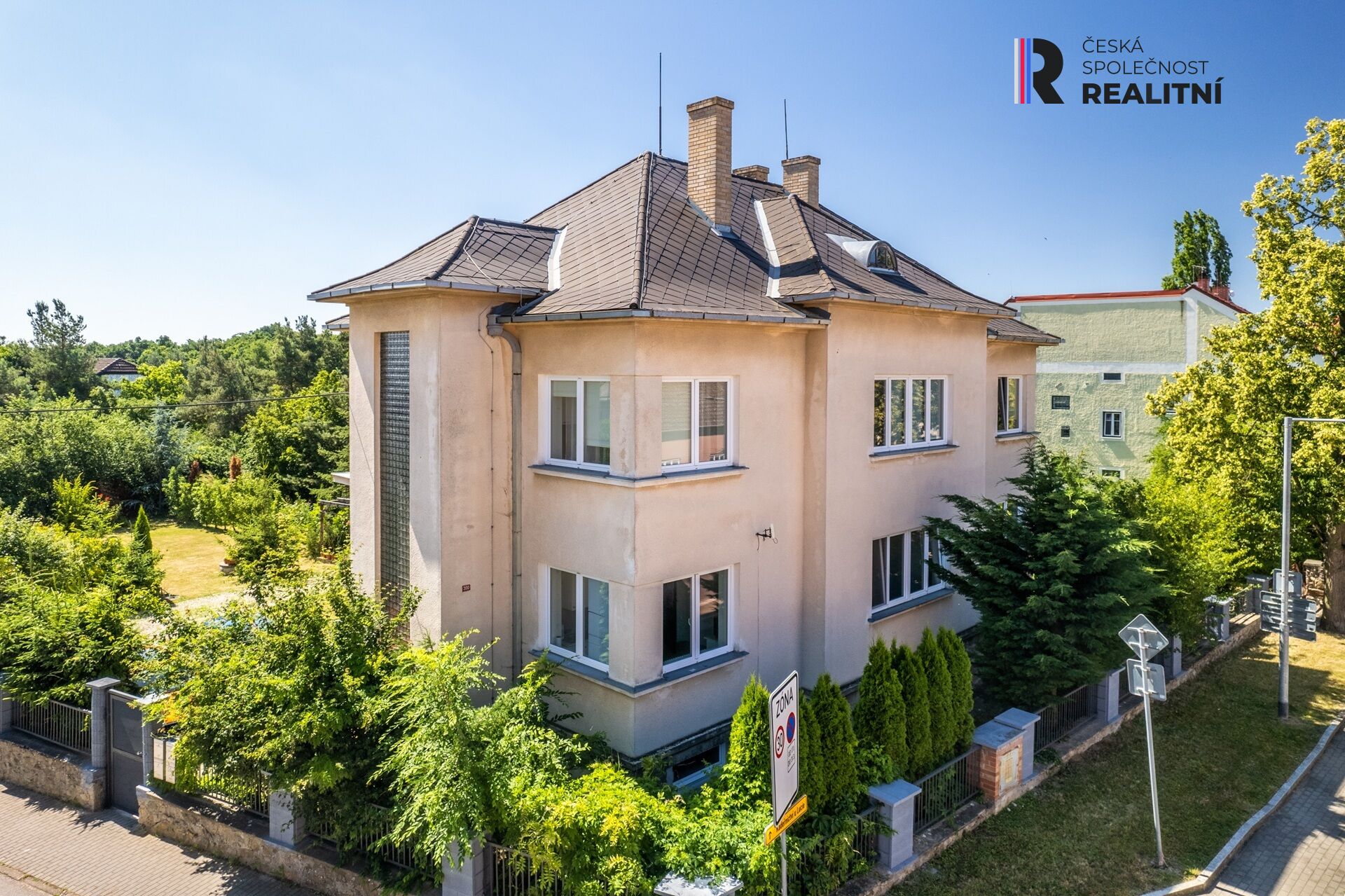 Prodej více bytového RD v Jevišovicích s FVE, zahradou a potenciálem další výstavby