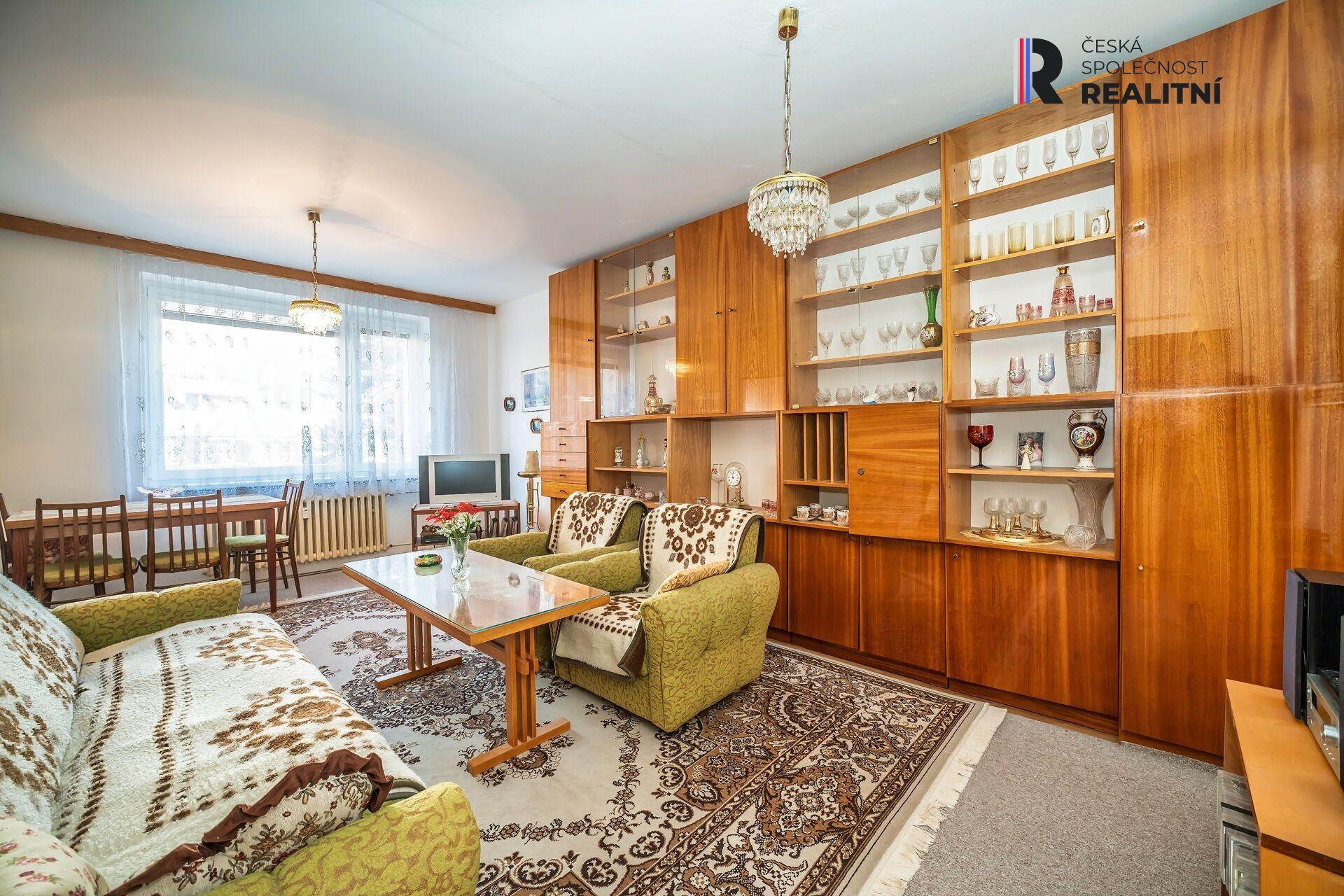 Prodej cihlového bytu 3+1 s balkonem, výtahem a sklepem – Pražská, Znojmo