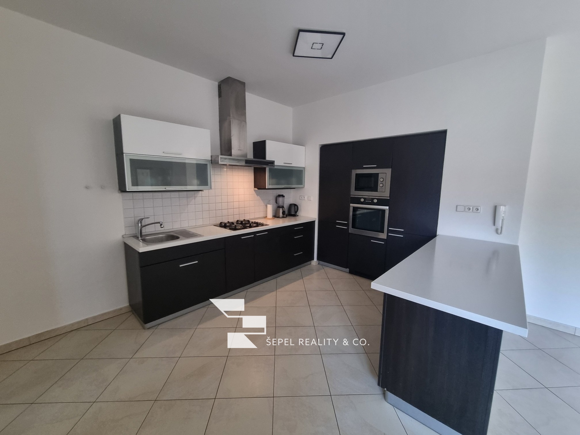 20260226_102344_resized