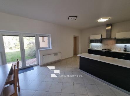 20260226_100737_resized | Pronájem - dům/vila, 172 m²