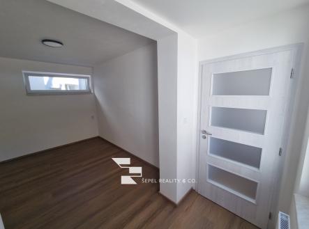 20250904_115829_resized | Pronájem bytu, 1+1, 32 m²