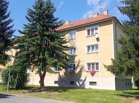 Jižní strana bytového domu | Prodej bytu, 3+1, 66 m²