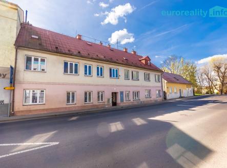 pohled na dům | Prodej bytu, 2+1, 77 m²