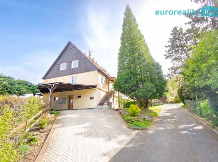 celkový pohled na dům | Prodej - dům/vila, 193 m²