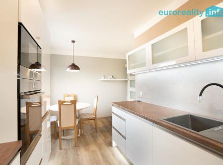 kuchyň byt patro | Prodej - dům/vila, 193 m²