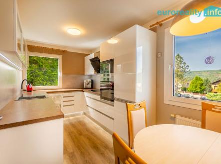 kuchyň byt patro | Prodej - dům/vila, 193 m²