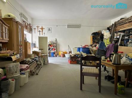 img-8180.jpg | Prodej - skladovací prostor, 300 m²