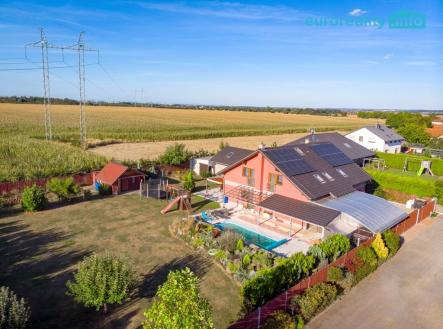 pohled na dům | Prodej - dům/vila, 270 m²