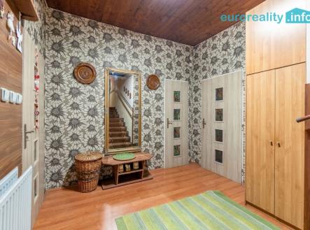 chodba přízemí | Prodej - dům/vila, 239 m²